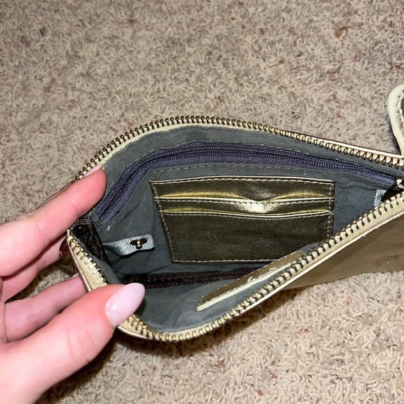 Gold wristlet - Picture 2 of 5